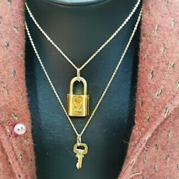 - Louis Vuitton authentic Padlock and Key locks on a necklace! (COMES W/… - Picture 6 of 6